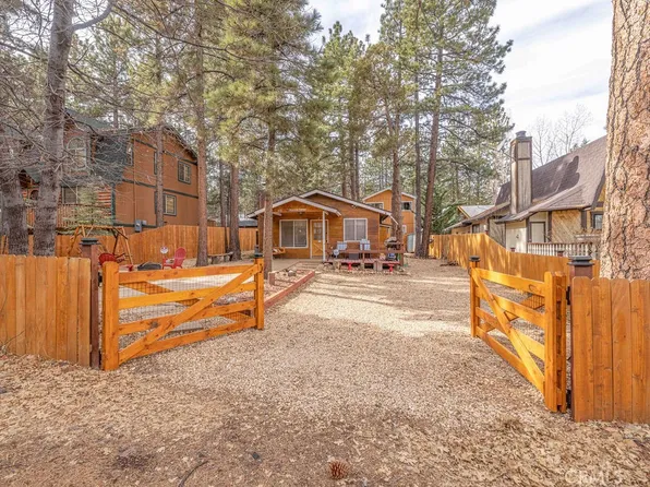 212 Spruce Ln, Sugarloaf, CA 92386