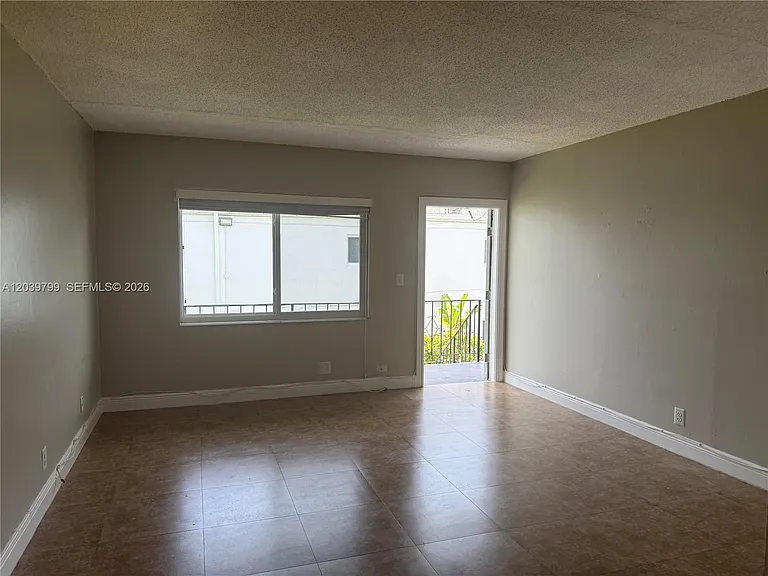 715 NE 2nd Ave #204 — Photo 8