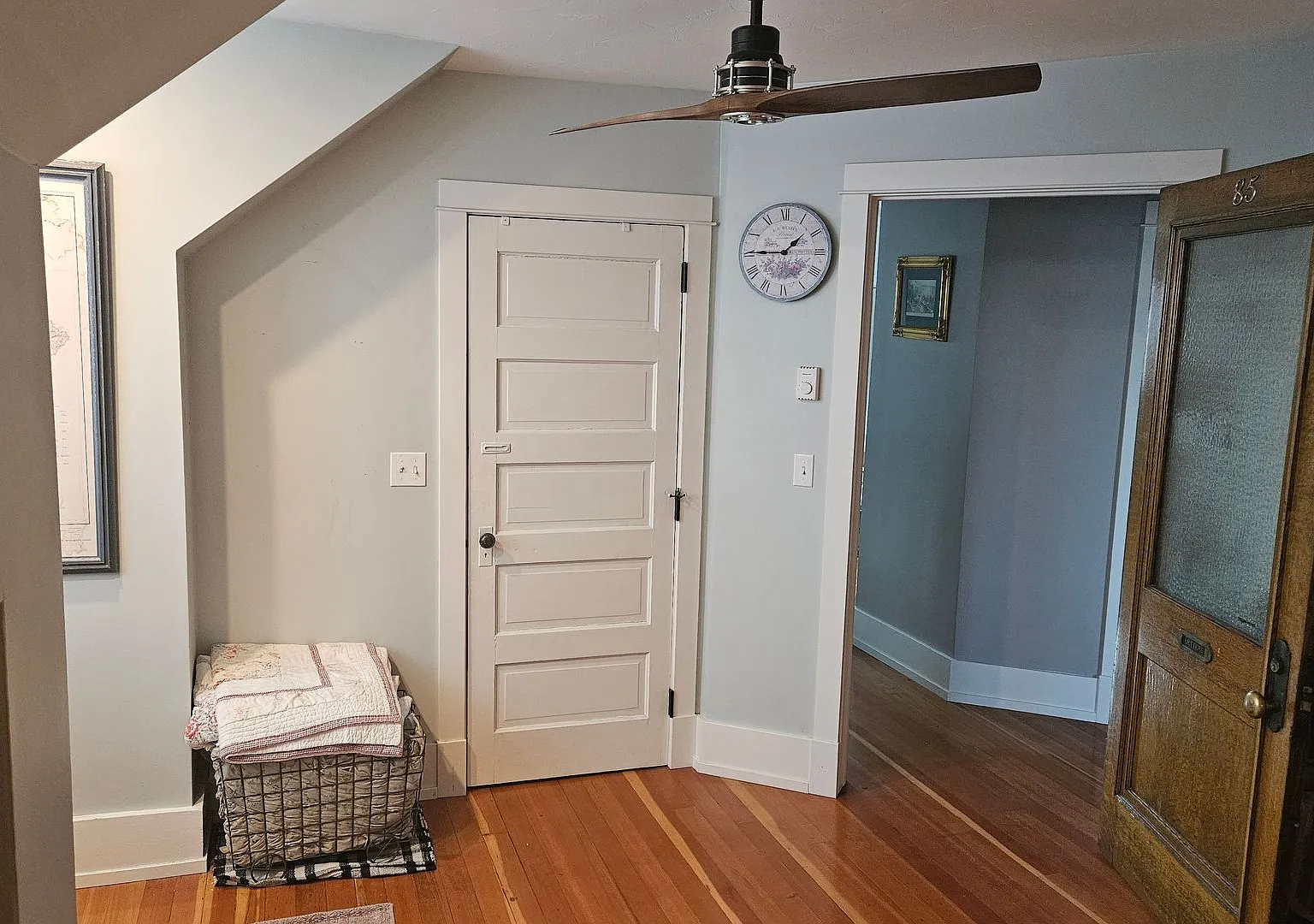 Adorable, Bright 2-bedroom 1 bathroom apartment. — Photo 3