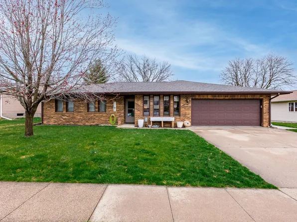 602 Woodland Way, Muscatine, IA 52761