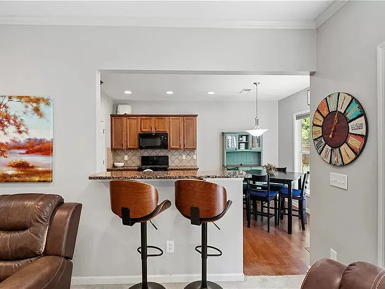 5825 Weddington Dr — Photo 8
