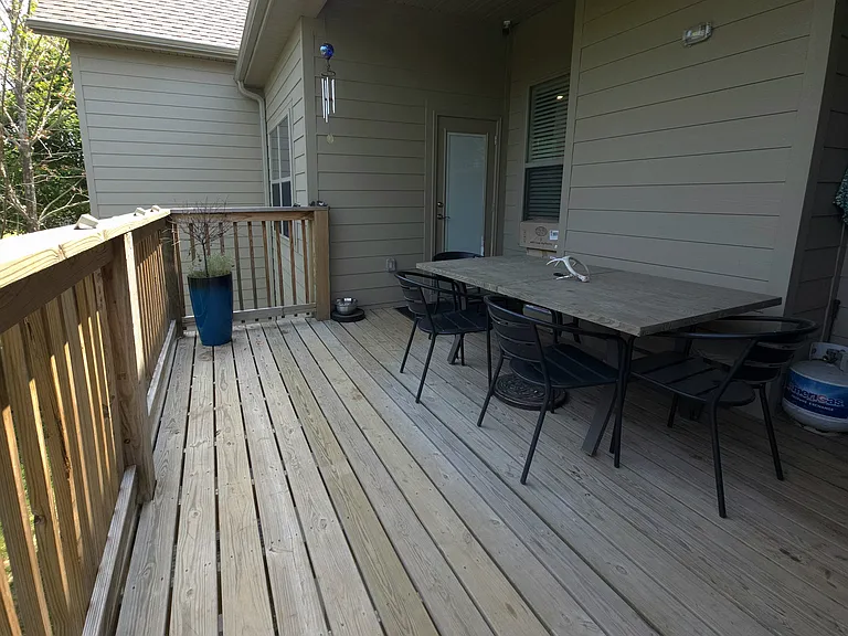 1574 Pershing St — Photo 17