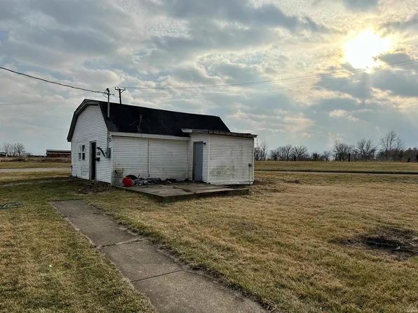 1252 S 2nd St, Frankfort, IN 46041
