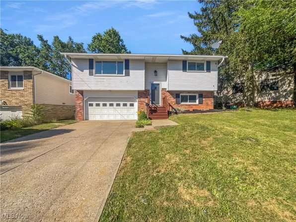 2406 Park Dr, Parma, OH 44134