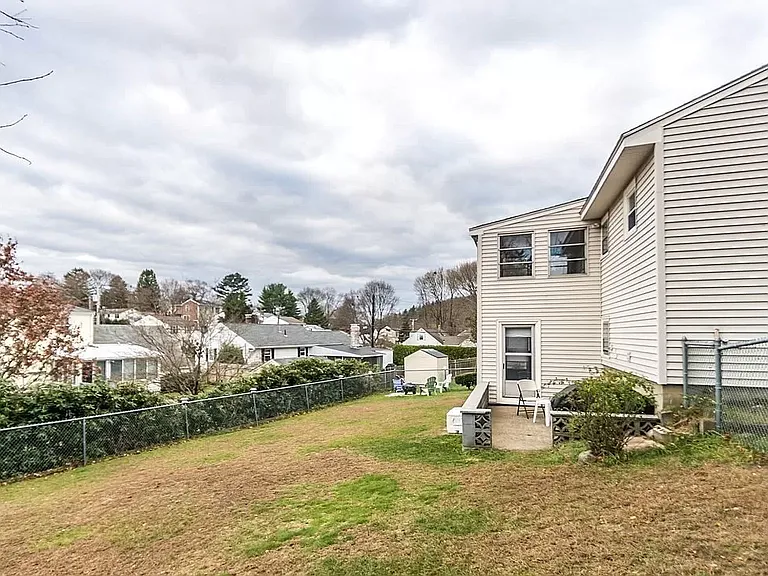170 Ravenswood Rd — Photo 17