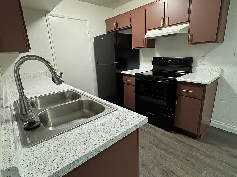 5220 Mission Carmel Ln #101 — Photo 2