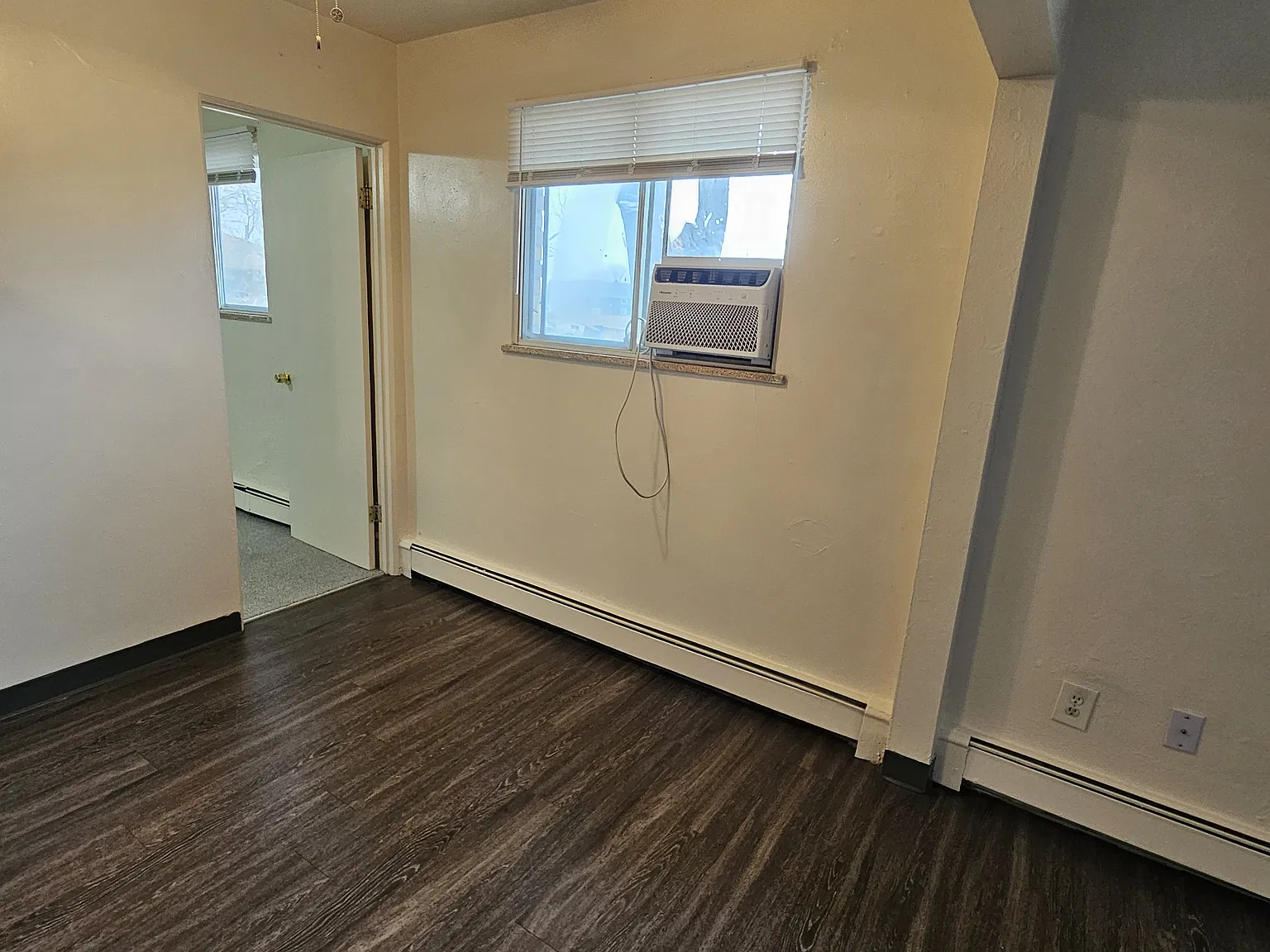 3 bed, 900 sqft, $1,200 — Photo 3