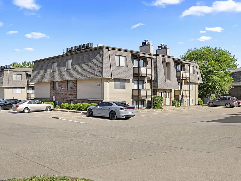 Sandstone Apartments — Photo 18