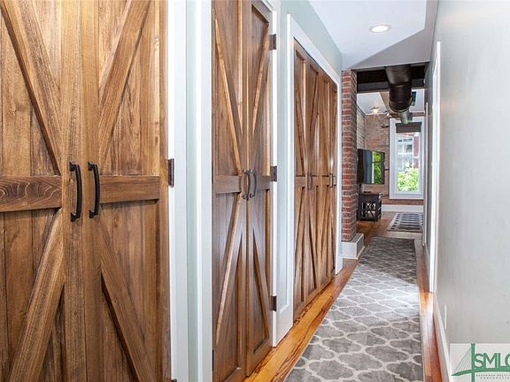 4th image of 202 W Broughton Street #203