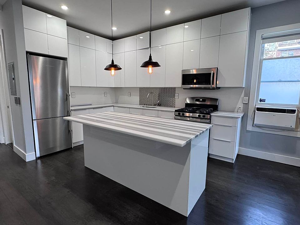 1st image of 10-22 47th Ave #1
