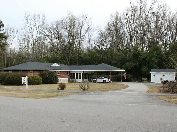 4th image of 18 Chestnut Ave