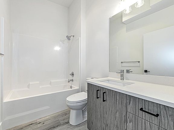 5th image of 1550 N Buffalo St #302