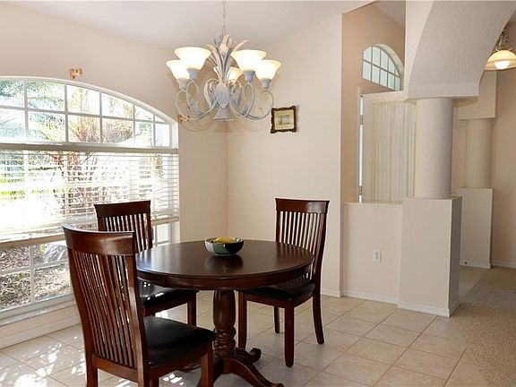 3rd image of 822 Rotonda Cir