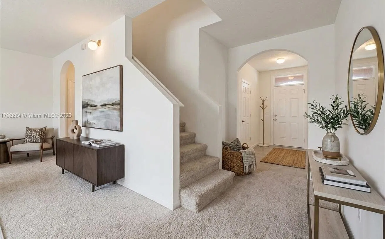 5 bed, 3.0 bath, 2634 sqft, $3,600 — Photo 3