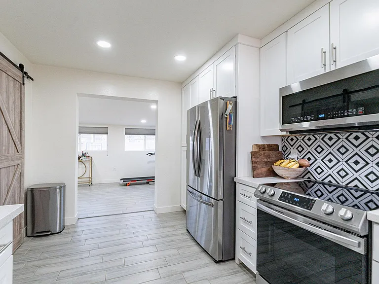 4724 E Polk St — Photo 8