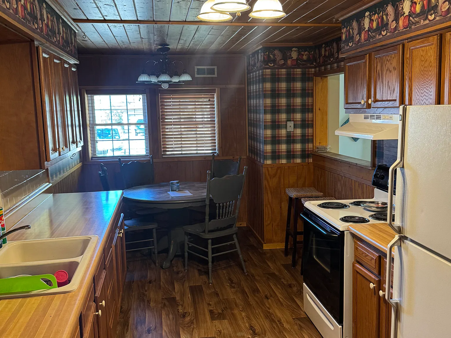 3 bed, 1592 sqft, $1,400 — Photo 4