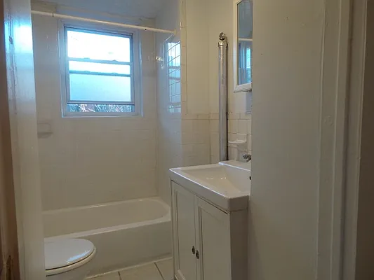 Rented by Perry Associates NYC Inc | media 47