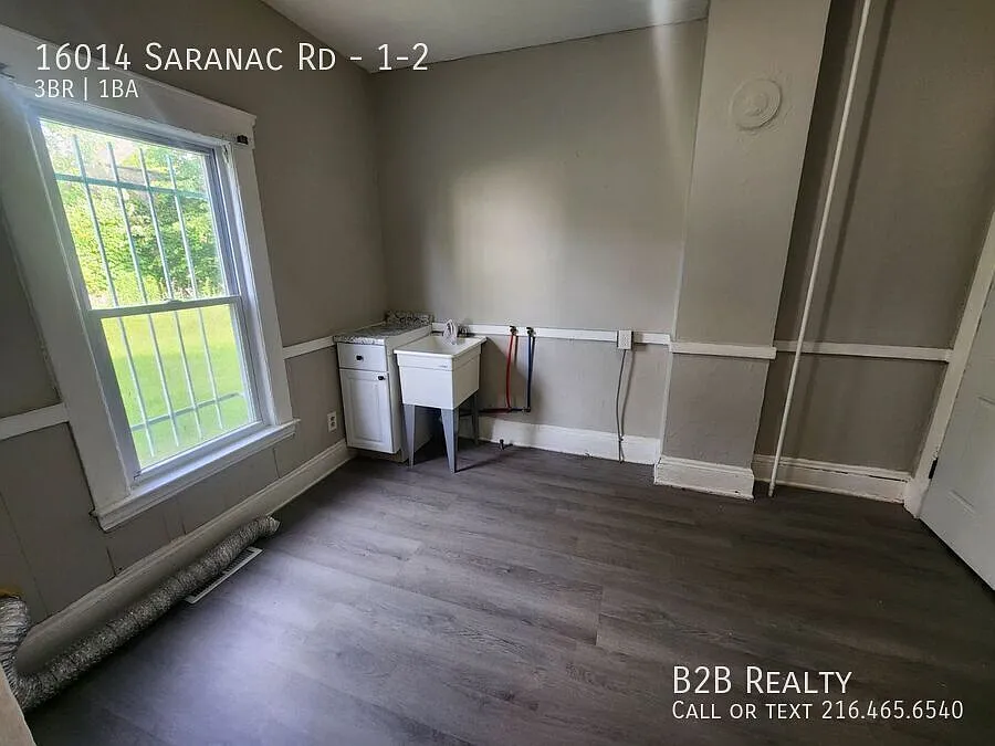 Affordable: Cozy 3-Bedroom Multi-Family Home in a Prime Location — Photo 2