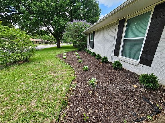 3rd image of 216 Wesley Dr