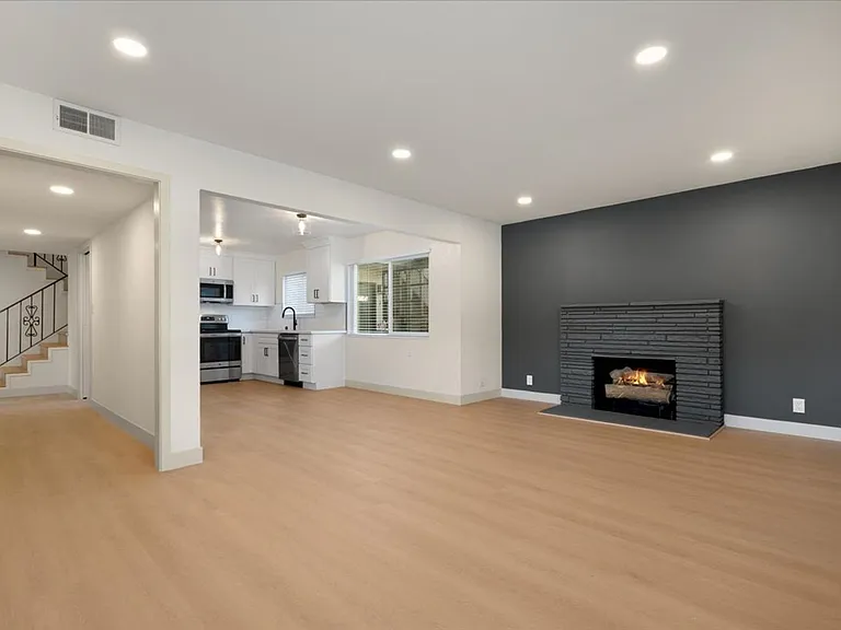 Maude Ave 7 LLC — Photo 6