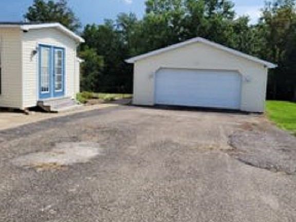 24' X 40' detached garage