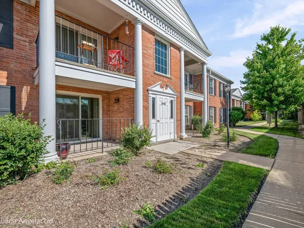 540 Shorely Dr APT 104, Barrington, IL 60010