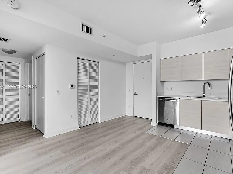 4250 Biscayne Blvd #914 — Photo 5