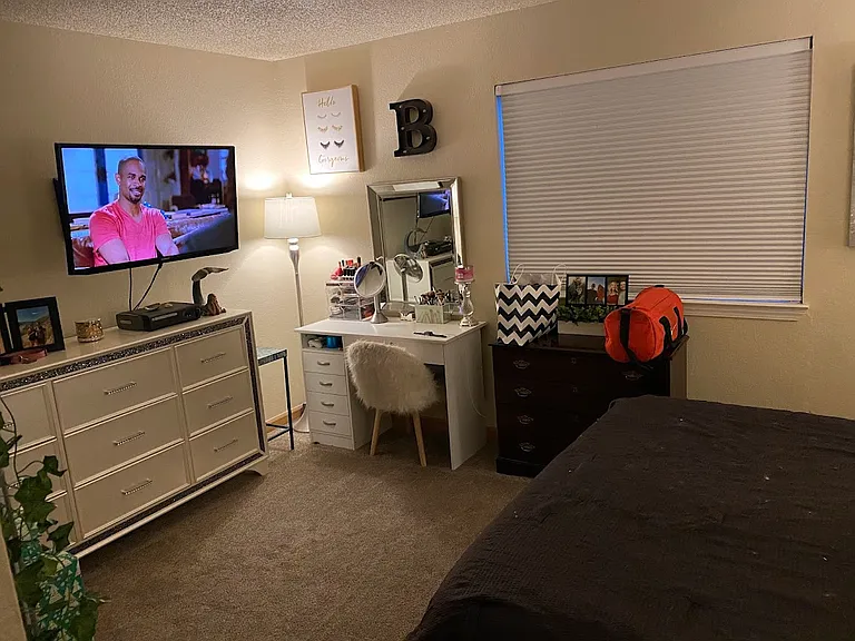 Large bedroom with a large closet