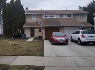 990 Apple Ct, Aurora, IL 60505