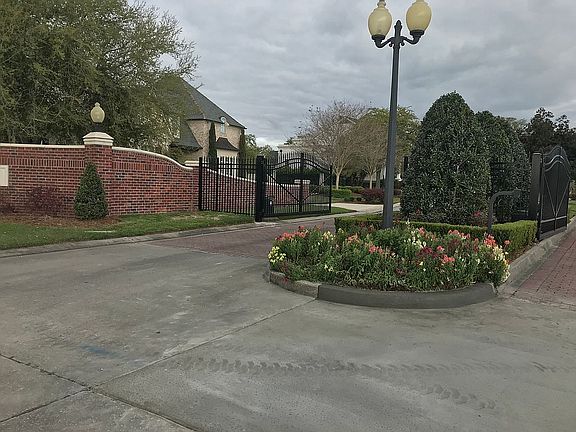 2nd image of 8 Glen Oaks Dr