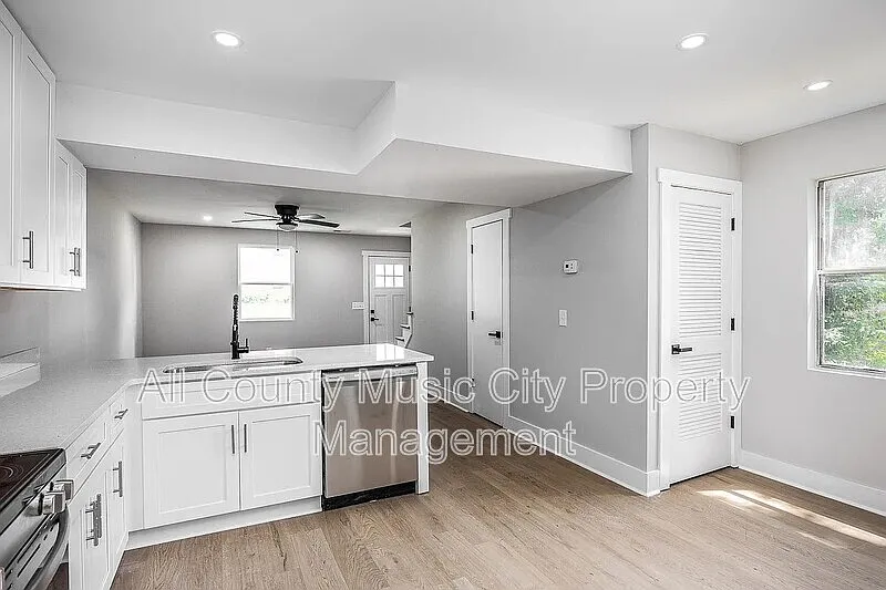 2 bed, 1.5 bath, 960 sqft, $1,800 — Photo 4