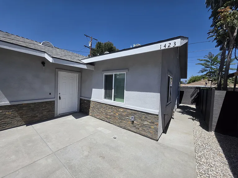 Crestview Ave — Photo 3