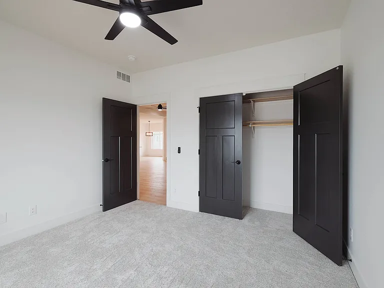 8620 S 50th Ct — Photo 16