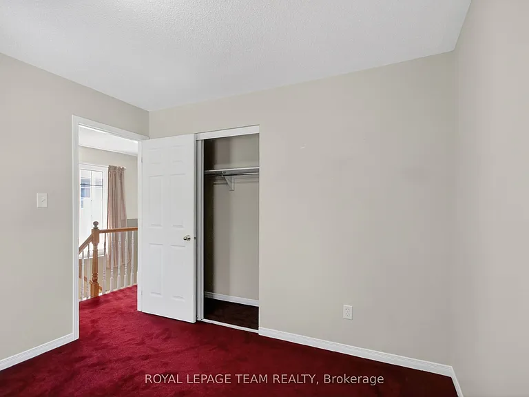 32 Riverstone Dr N — Photo 37