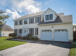 19 Mulligan Dr, Flanders, NJ 07836