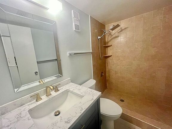 5th image of 160 Live Oak Woods Ct APT 6C