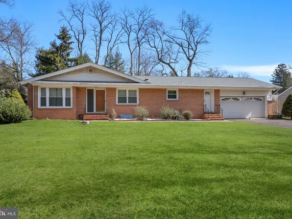 1910 Woodland Dr, Yardley, PA 19067