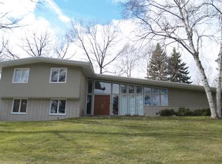 30325 Woodside Dr, Franklin, MI 48025