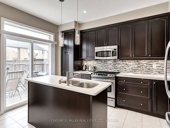 5th image of 1290 Craigleith Rd
