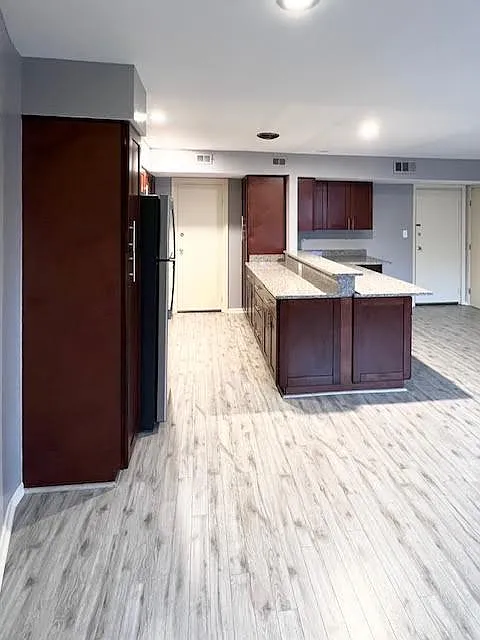 20301 Shelburne Rd — Photo 3