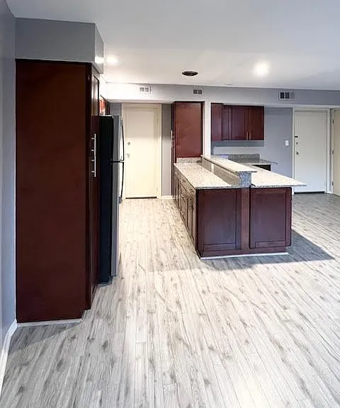 20301 Shelburne Rd #9 — Photo 3