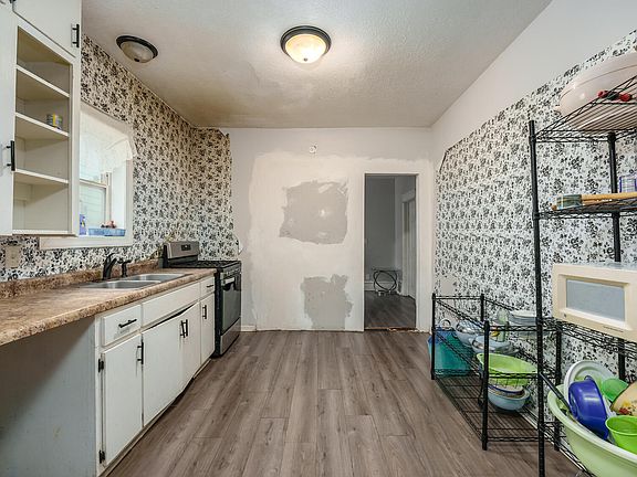 3rd image of 464 Capital Ave NE