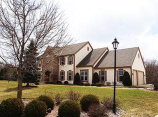 5439 W Bayberry Pkwy, Mequon, WI 53092