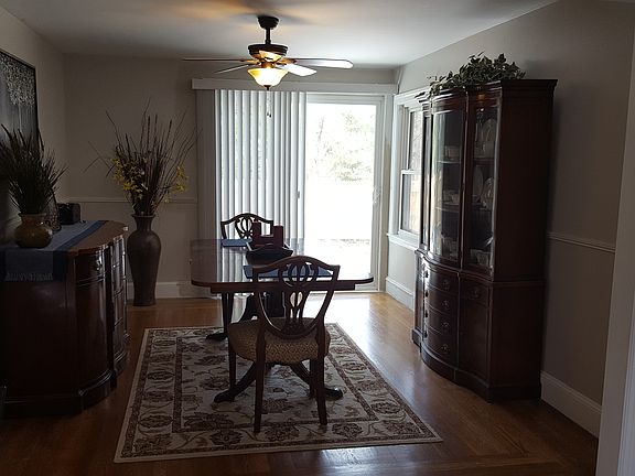 Formal dining room w/slider