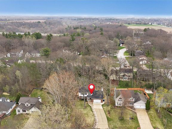 2nd image of 305 Windward Rd