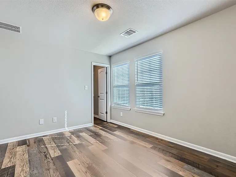 1505 Everts St — Photo 23