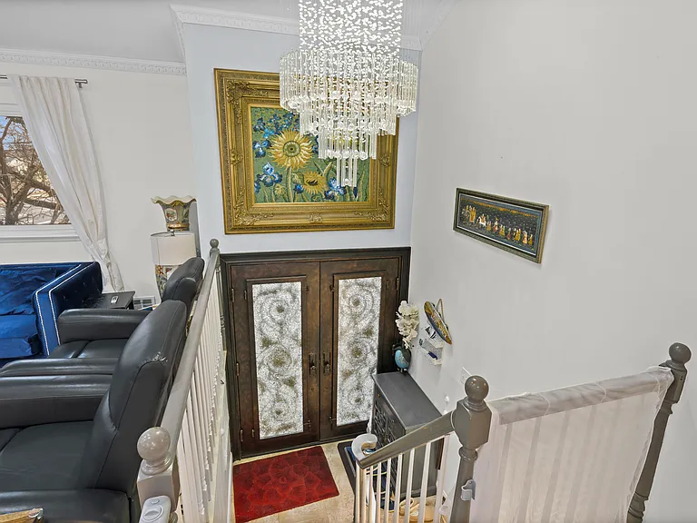 18 South Dr — Photo 2