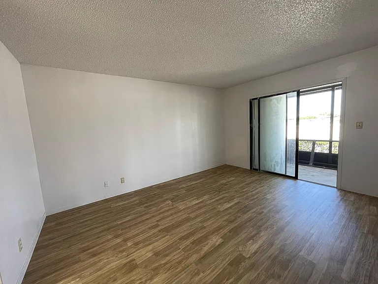 81 Emerald Ct — Photo 6
