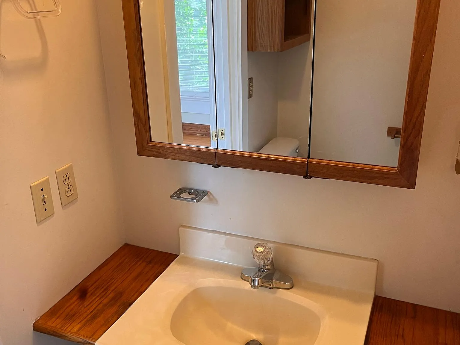 641 N Dixie Ave — Photo 3