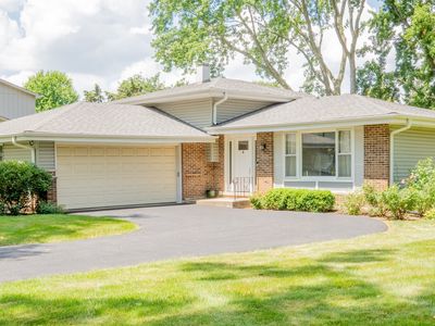 24W660 Woodcrest Dr, Naperville, IL, 60540